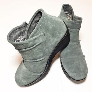 NWOT Skechers platform memory foam ankle bootie